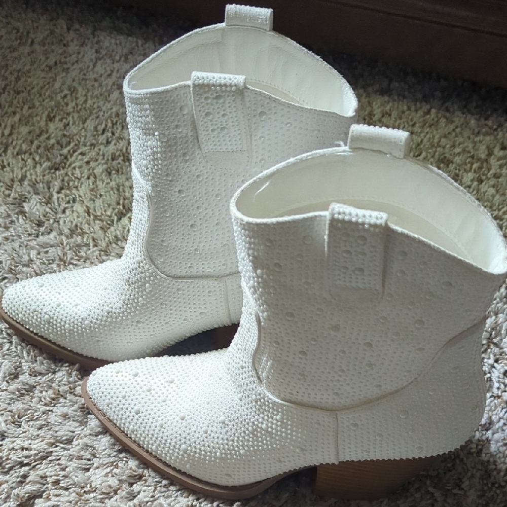 Forever 21 White Ankle Booties with Western Flair
